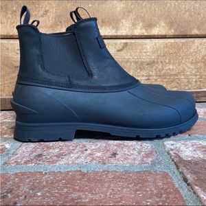 UGG Waterproof Boots.    M13.